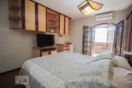 Casa à venda com 194m², 3 quartos e 3 vagasSuíte