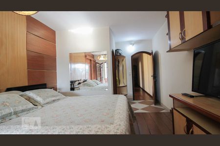 Casa à venda com 194m², 3 quartos e 3 vagasSuíte