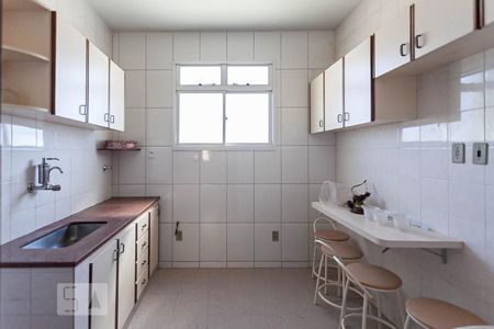 Apartamento à venda com 90m², 3 quartos e 2 vagasCozinha