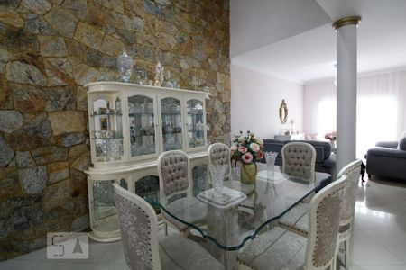 Casa à venda com 302m², 4 quartos e 2 vagas Casa à venda com 302m², 4 quartos e 2 vagasSala de Jantar