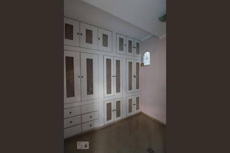 Casa à venda com 302m², 4 quartos e 2 vagas Casa à venda com 302m², 4 quartos e 2 vagasCloset da suíte 4