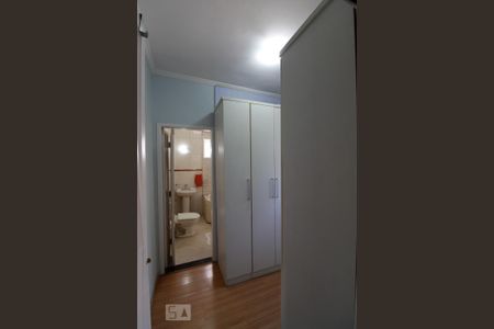 Casa à venda com 302m², 4 quartos e 2 vagas Casa à venda com 302m², 4 quartos e 2 vagasCloset da Suíte 1