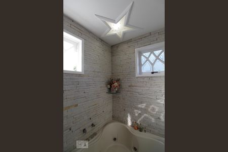 Casa à venda com 302m², 4 quartos e 2 vagas Casa à venda com 302m², 4 quartos e 2 vagasBanheiro da Suíte 1