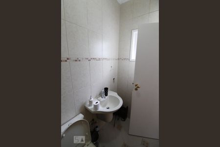 Casa à venda com 302m², 4 quartos e 2 vagas Casa à venda com 302m², 4 quartos e 2 vagasBanheiro da Suíte 4