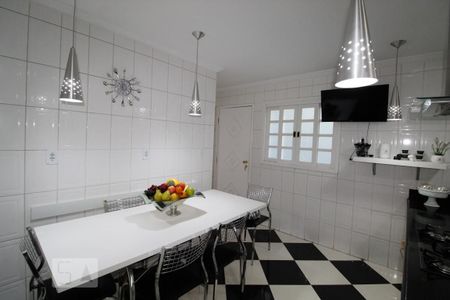 Casa à venda com 302m², 4 quartos e 2 vagas Casa à venda com 302m², 4 quartos e 2 vagasCozinha