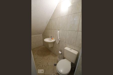 Casa à venda com 302m², 4 quartos e 2 vagas Casa à venda com 302m², 4 quartos e 2 vagasBanheiro da Garagem