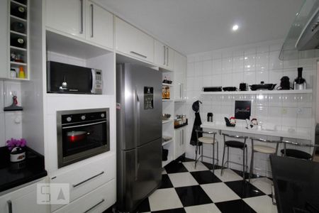 Casa à venda com 302m², 4 quartos e 2 vagas Casa à venda com 302m², 4 quartos e 2 vagasCozinha