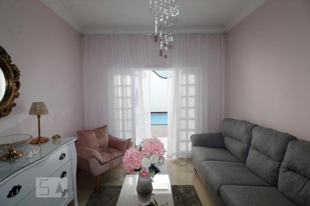 Casa à venda com 302m², 4 quartos e 2 vagas Casa à venda com 302m², 4 quartos e 2 vagasSala de Estar 2