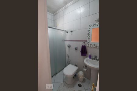 Casa à venda com 302m², 4 quartos e 2 vagas Casa à venda com 302m², 4 quartos e 2 vagasBanheiro da Suíte 2