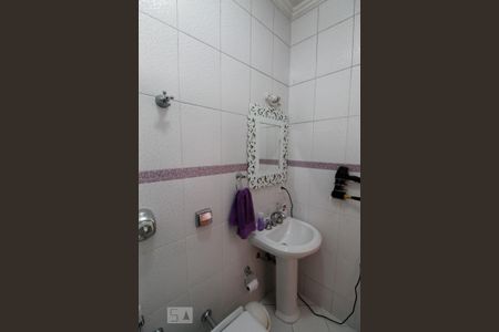 Casa à venda com 302m², 4 quartos e 2 vagas Casa à venda com 302m², 4 quartos e 2 vagasBanheiro da Suíte 2