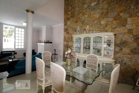 Casa à venda com 302m², 4 quartos e 2 vagas Casa à venda com 302m², 4 quartos e 2 vagasSala de Jantar