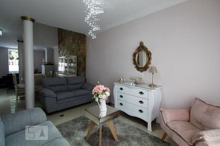 Casa à venda com 302m², 4 quartos e 2 vagas Casa à venda com 302m², 4 quartos e 2 vagasSala de Estar 2