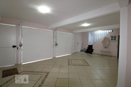 Casa à venda com 302m², 4 quartos e 2 vagas Casa à venda com 302m², 4 quartos e 2 vagasGaragem