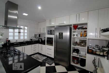 Casa à venda com 302m², 4 quartos e 2 vagas Casa à venda com 302m², 4 quartos e 2 vagasCozinha