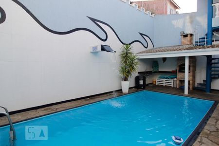Casa à venda com 302m², 4 quartos e 2 vagas Casa à venda com 302m², 4 quartos e 2 vagasPiscina
