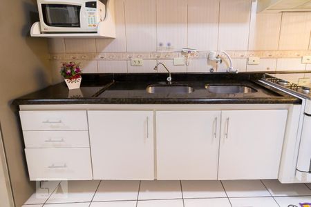 Casa para alugar com 385m², 3 quartos e 5 vagasCozinha - pia e gabinete