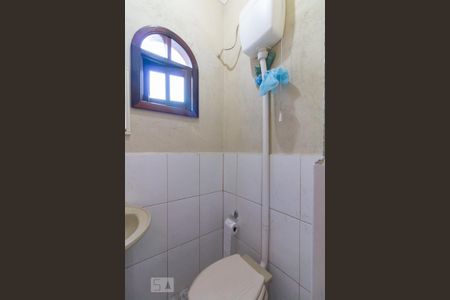 Casa para alugar com 385m², 3 quartos e 5 vagasBanheiro da garagem