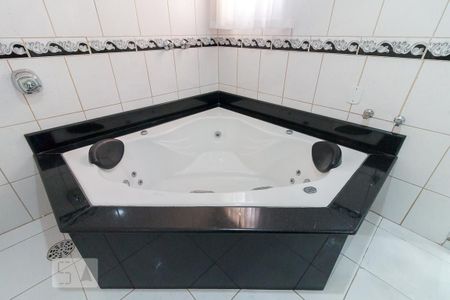 Casa para alugar com 385m², 3 quartos e 5 vagasBanheiro quarto 3 suíte - banheira