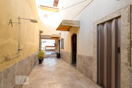 Casa para alugar com 385m², 3 quartos e 5 vagasCorredor lateral externo