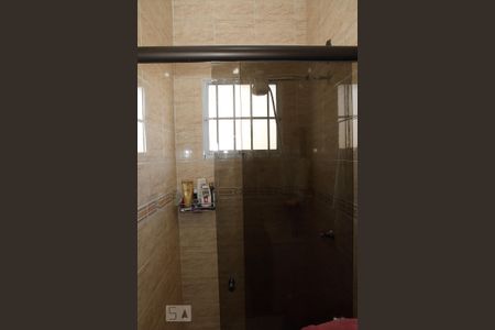 Casa à venda com 220m², 3 quartos e 3 vagasBanheiro do Quarto 2