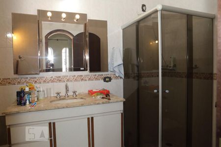 Casa à venda com 220m², 3 quartos e 3 vagasBanheiro do Quarto 1