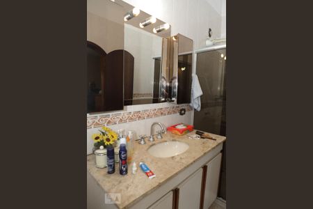 Casa à venda com 220m², 3 quartos e 3 vagasBanheiro do Quarto 1