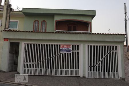Casa à venda com 220m², 3 quartos e 3 vagasFachada