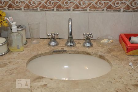 Casa à venda com 220m², 3 quartos e 3 vagasBanheiro do Quarto 1