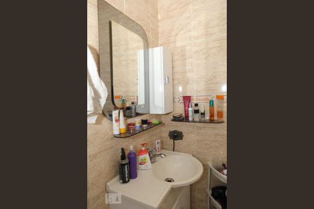 Casa à venda com 220m², 3 quartos e 3 vagasBanheiro do Quarto 2