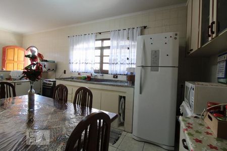 Casa à venda com 165m², 3 quartos e 3 vagasCozinha