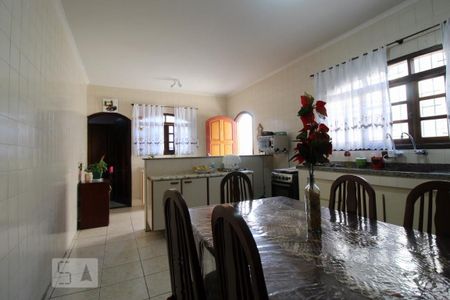 Casa à venda com 165m², 3 quartos e 3 vagasCozinha