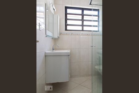 Casa à venda com 115m², 2 quartos e 2 vagas Casa à venda com 115m², 2 quartos e 2 vagasBANHEIRO