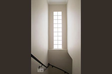 Casa à venda com 115m², 2 quartos e 2 vagas Casa à venda com 115m², 2 quartos e 2 vagasHALL ESCADAS