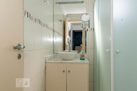 Banheiro de apartamento para alugar com 2 quartos, 55m² em Bosque da Saúde, São Paulo