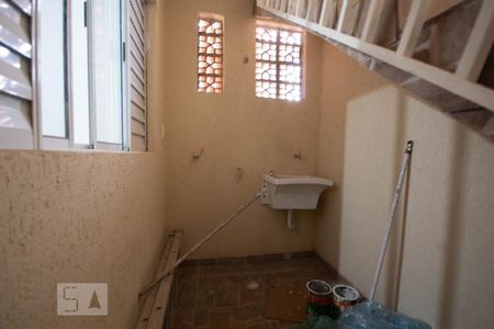 Casa à venda com 303m², 7 quartos e 4 vagas Casa à venda com 303m², 7 quartos e 4 vagasÁrea de Serviço (Apto. 01)