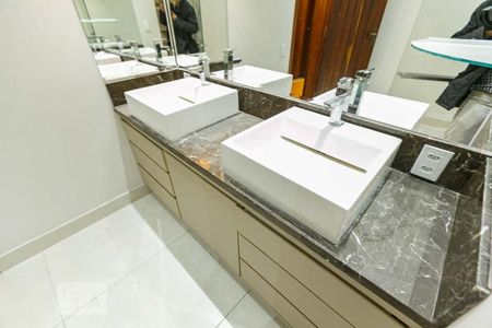 Apartamento à venda com 554m², 6 quartos e 5 vagas Apartamento à venda com 554m², 6 quartos e 5 vagasBanheiro da Suíte