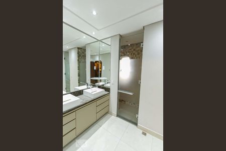 Apartamento à venda com 554m², 6 quartos e 5 vagas Apartamento à venda com 554m², 6 quartos e 5 vagasBanheiro da Suíte