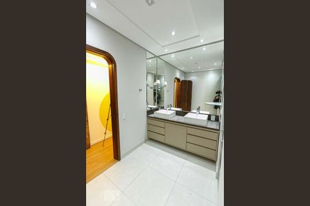 Apartamento à venda com 554m², 6 quartos e 5 vagas Apartamento à venda com 554m², 6 quartos e 5 vagasBanheiro da Suíte