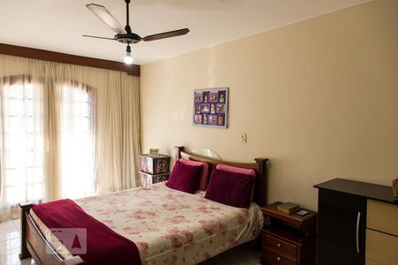 Casa à venda com 203m², 3 quartos e 2 vagasQuarto 1