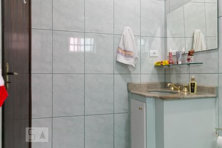 Casa à venda com 284m², 4 quartos e 4 vagas Casa à venda com 284m², 4 quartos e 4 vagasBanheiro suíte