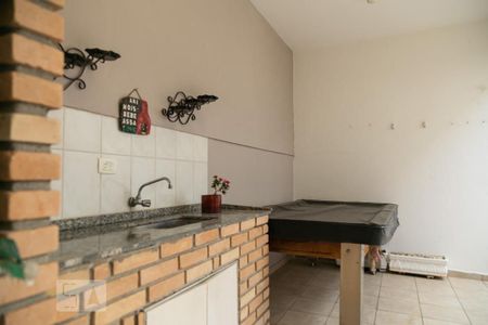 Casa à venda com 284m², 4 quartos e 4 vagas Casa à venda com 284m², 4 quartos e 4 vagasQuintal fundos - Churrasqueira