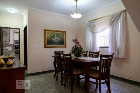 Casa à venda com 284m², 4 quartos e 4 vagas Casa à venda com 284m², 4 quartos e 4 vagasSala de jantar