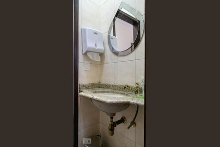 Casa à venda com 284m², 4 quartos e 4 vagas Casa à venda com 284m², 4 quartos e 4 vagasLavabo