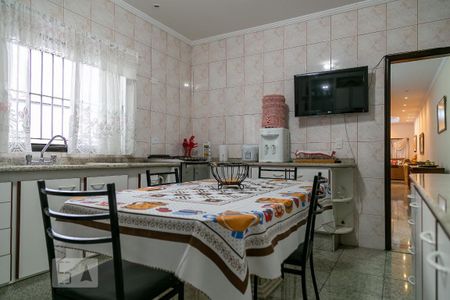 Casa à venda com 284m², 4 quartos e 4 vagas Casa à venda com 284m², 4 quartos e 4 vagasCozinha