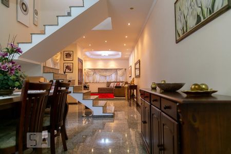 Casa à venda com 284m², 4 quartos e 4 vagas Casa à venda com 284m², 4 quartos e 4 vagasSala de jantar