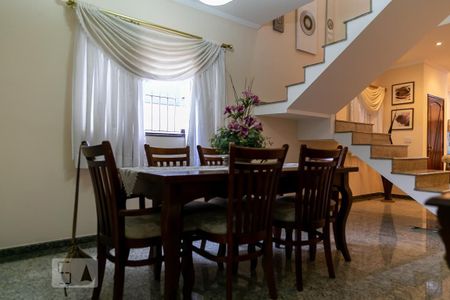 Casa à venda com 284m², 4 quartos e 4 vagas Casa à venda com 284m², 4 quartos e 4 vagasSala de jantar