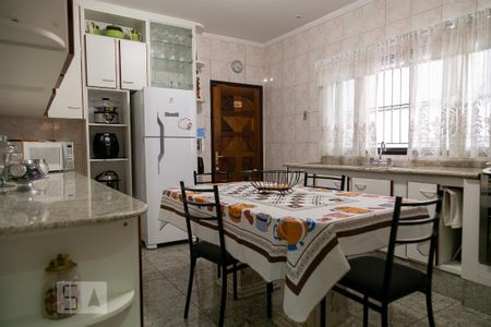 Casa à venda com 284m², 4 quartos e 4 vagas Casa à venda com 284m², 4 quartos e 4 vagasCozinha