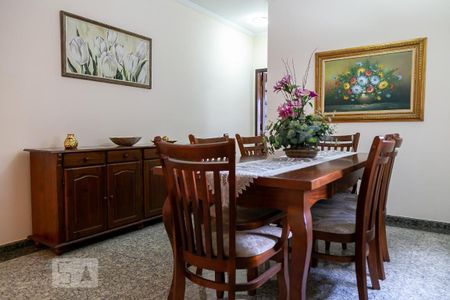 Casa à venda com 284m², 4 quartos e 4 vagas Casa à venda com 284m², 4 quartos e 4 vagasSala de jantar