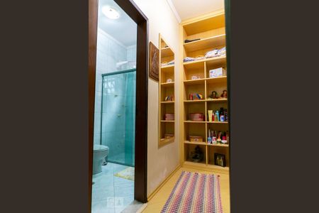 Casa à venda com 284m², 4 quartos e 4 vagas Casa à venda com 284m², 4 quartos e 4 vagasCloset suíte