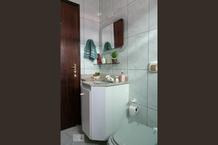 Casa à venda com 284m², 4 quartos e 4 vagas Casa à venda com 284m², 4 quartos e 4 vagasBanheiro social